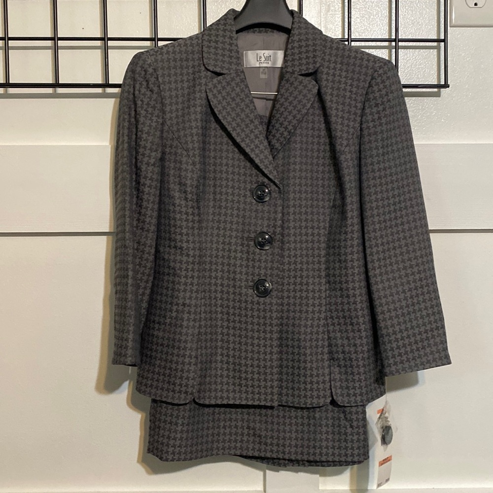Le Suit 2 piece skirt/jacket set